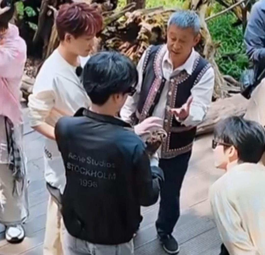 我真笑晕了严浩翔已经入迷了
严浩翔这是我的西游2