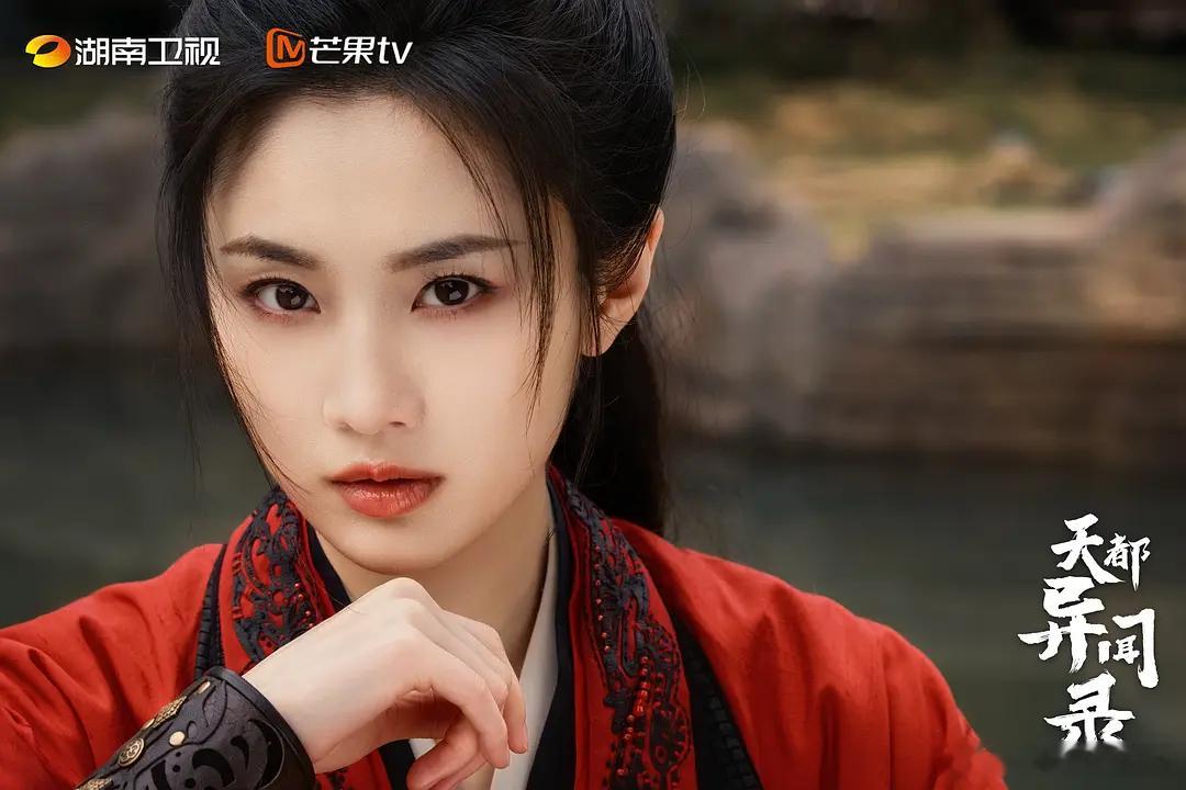 史无名年少才高，自幼因断案能力卓越而闻名乡野，擅长从幽微的线索中挖掘出案件的真相