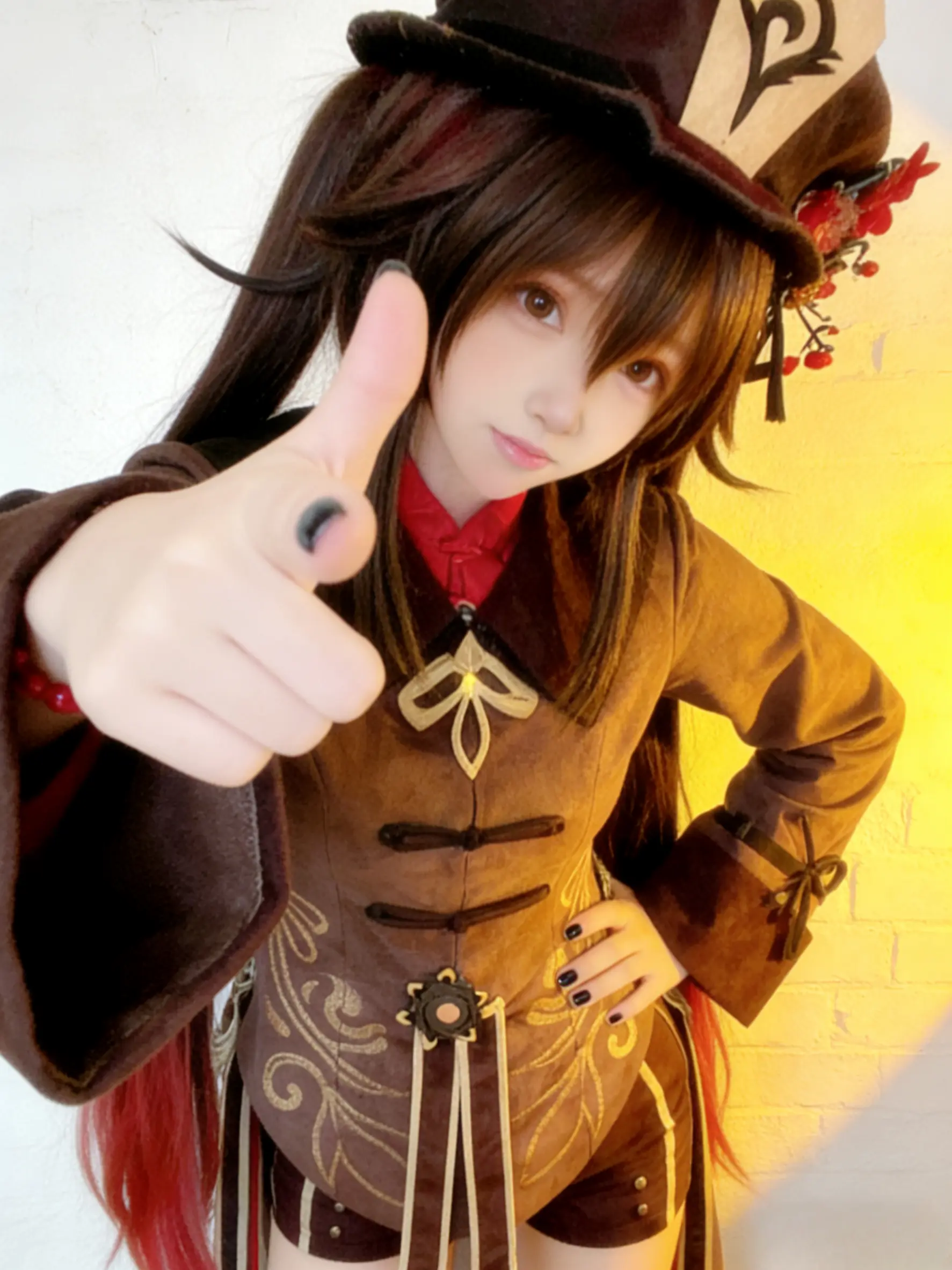 胡桃 原神。   看了下大家还是很喜欢胡堂主的。再发一点吧~