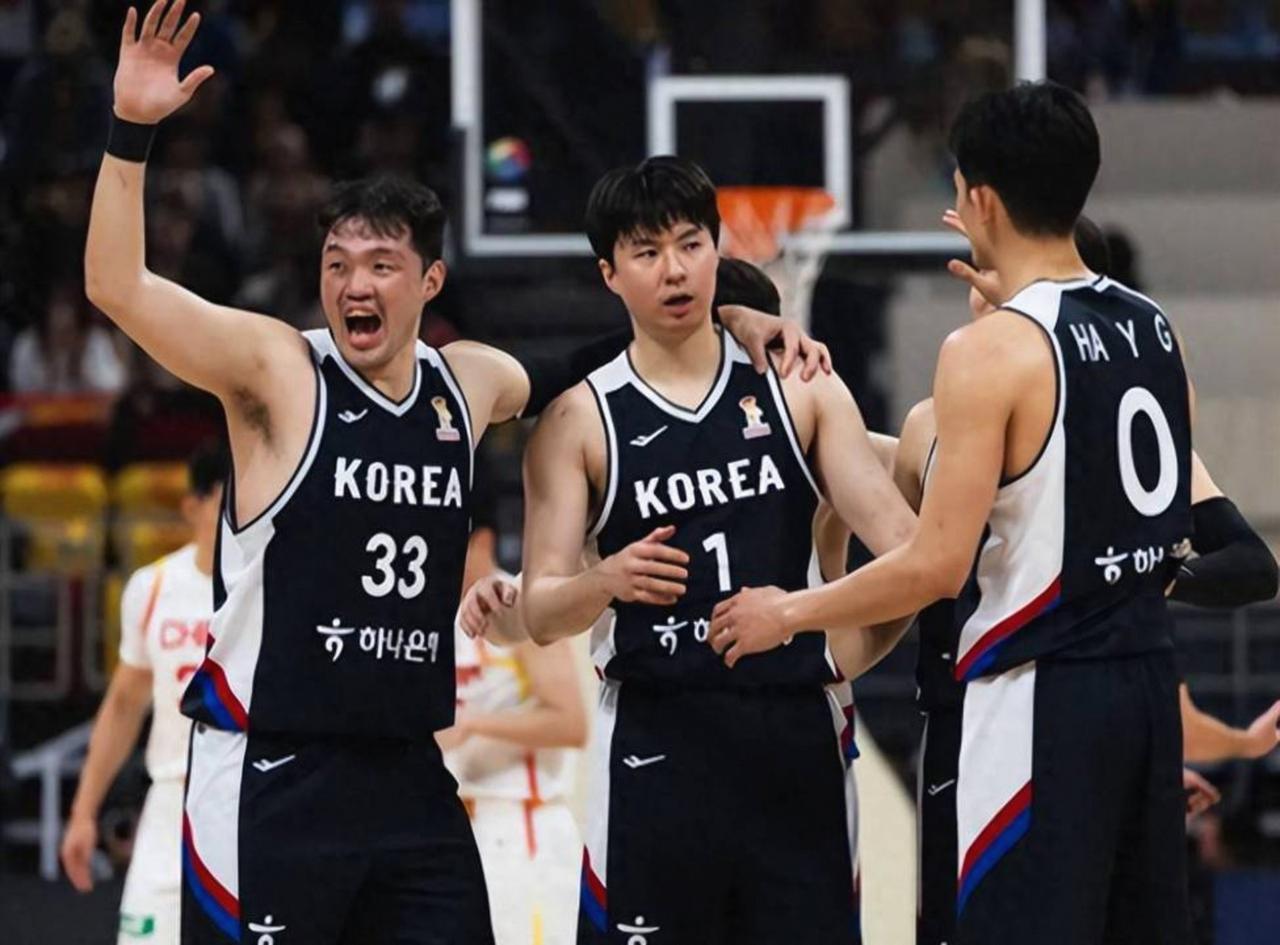 韩国男篮提出申诉！
为了拿下亚运会冠军，韩国男篮早早制定赛前训练计划，李贤重等球
