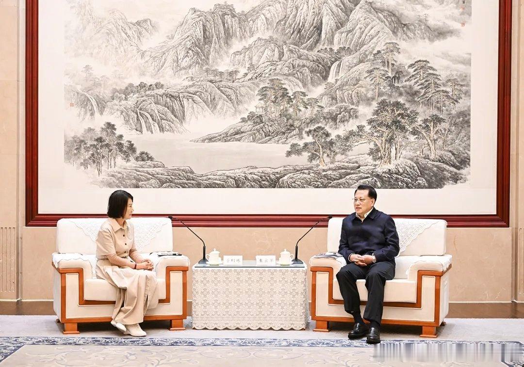 9月14日上午，袁家军、陈新武会见董明珠一行。 ​​​