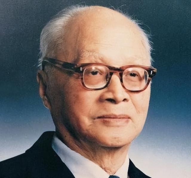 1960年，苏联违约，召回了在华科学家，临走时，一苏联专家悄悄告诫核研所：“你们