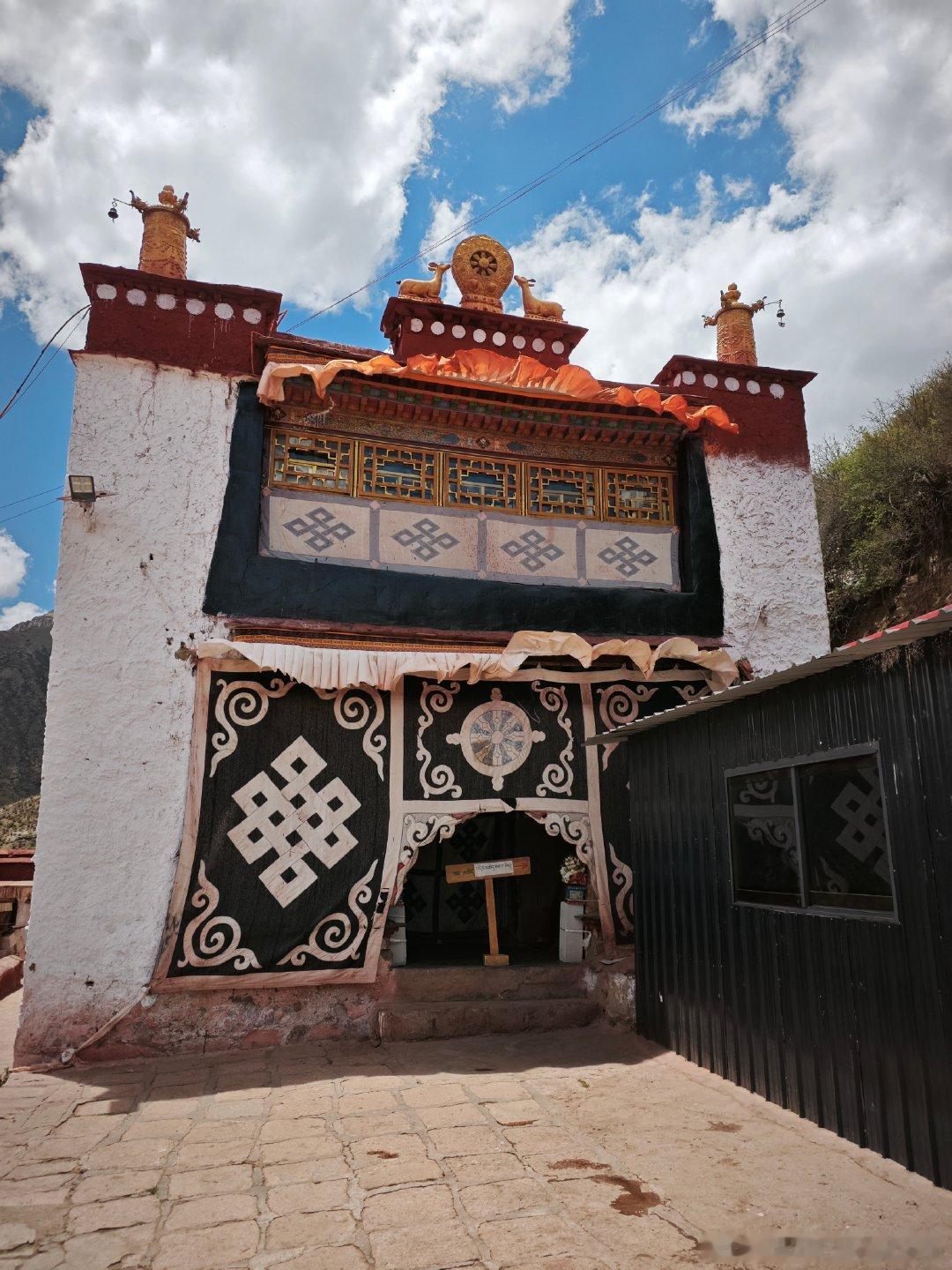 西藏拉萨市，林周县旁多乡，狮林寺。 拉萨·林周