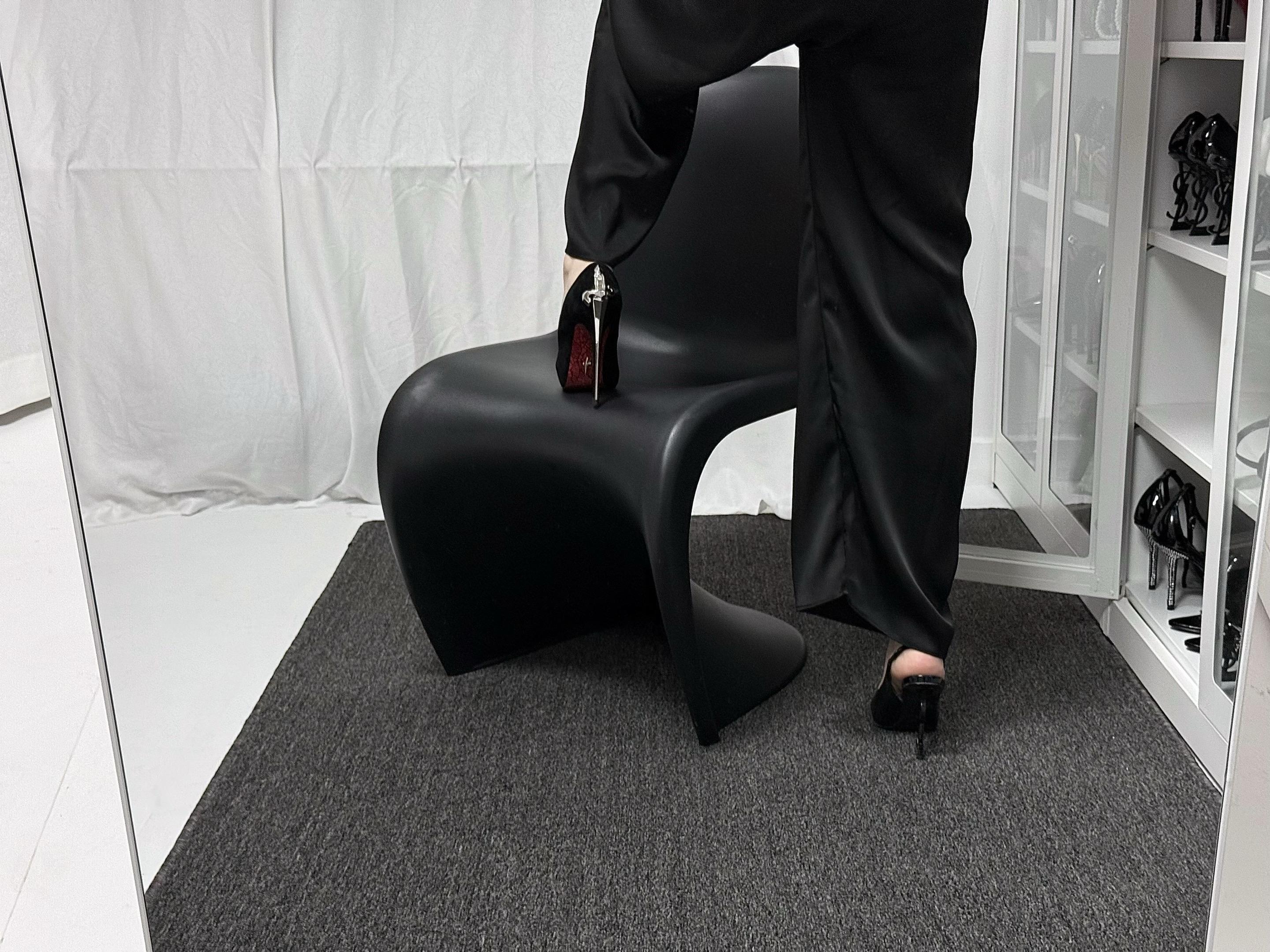 如果一定要受高跟鞋的罪  我希望是Cesare Paciotti