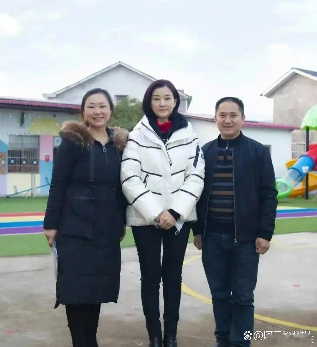 宋祖英今年57岁，按说已经算大妈了，但她身上那股成熟女性的气质，看着就是不一样。