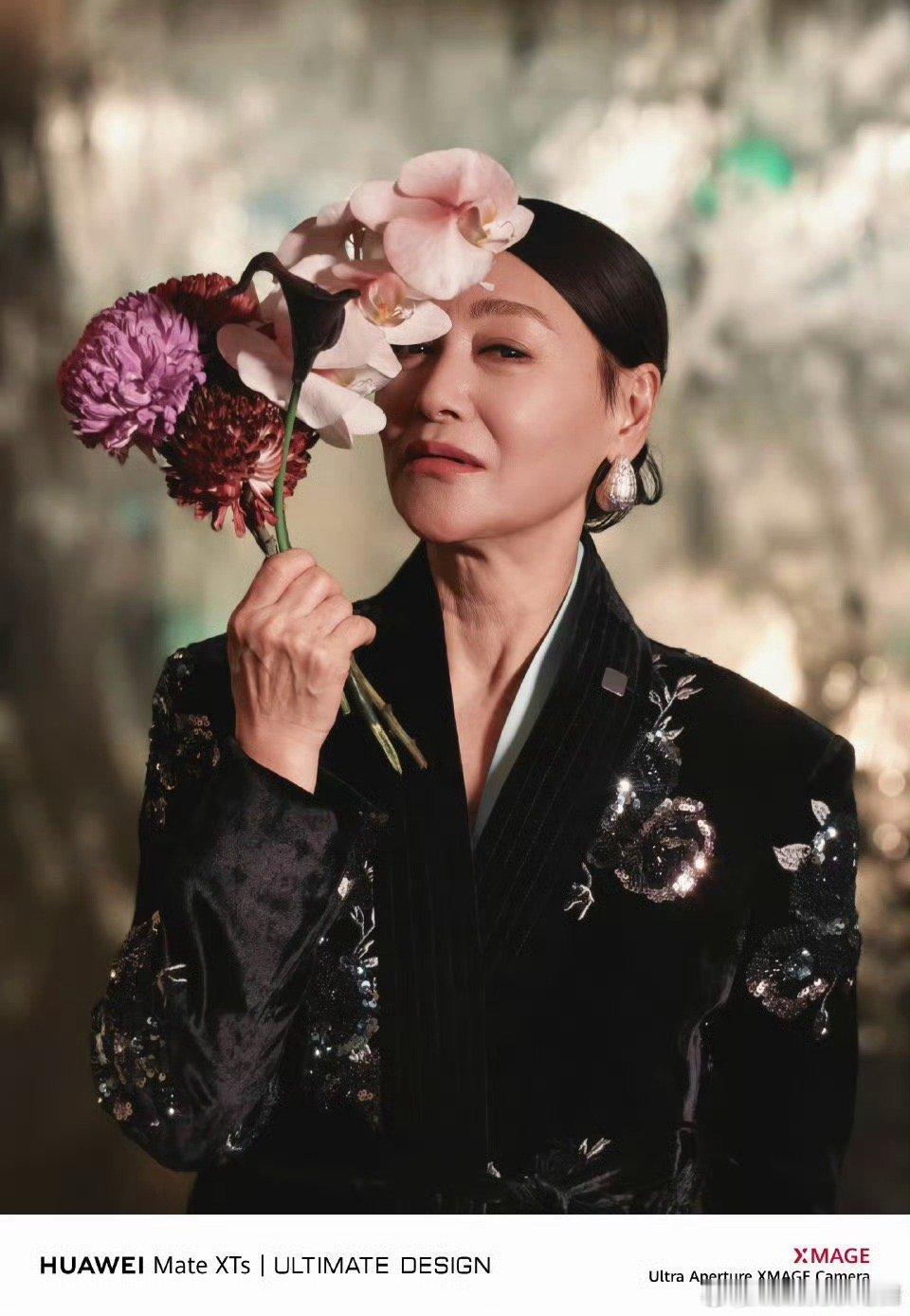 惠英红vlog暴露敬业日常！金鸡上台前看手机记台词，《水饺皇后》台词张口就来，功