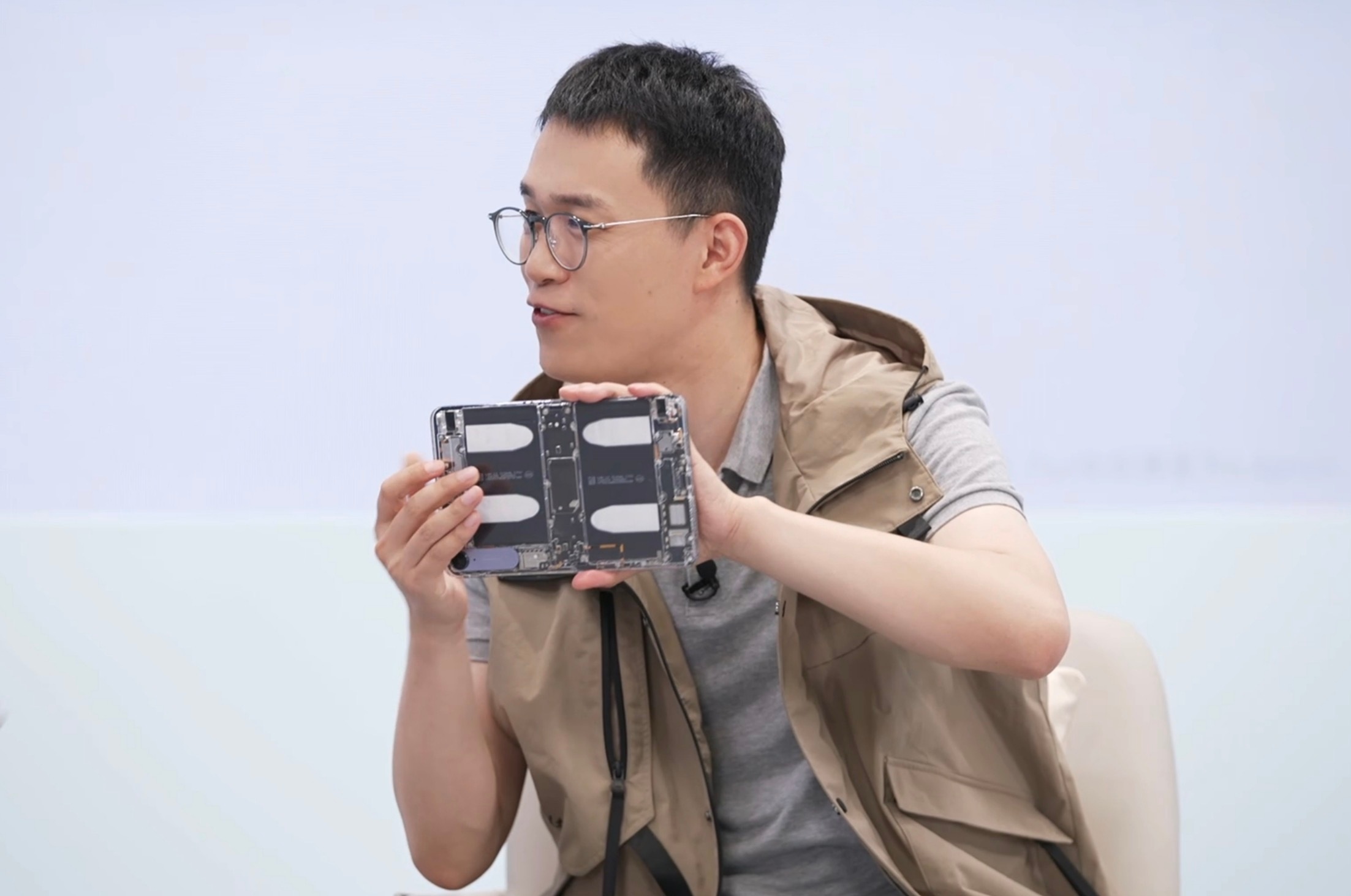腾总量产吧透明探索版的Redmi K Pad效果真不错，好看诶，要不腾总安排下量