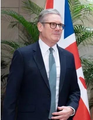 英国首相一个个怎么了？

不知是俄乌之间太能打，还是英国的首相太短命，竟4个首相