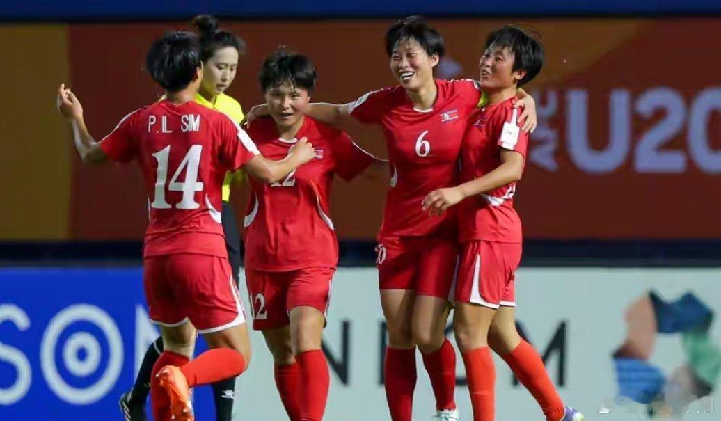 北京时间4月15日晚，U20女足亚洲杯首场半决赛打响，由朝鲜女足对阵韩国女足。最