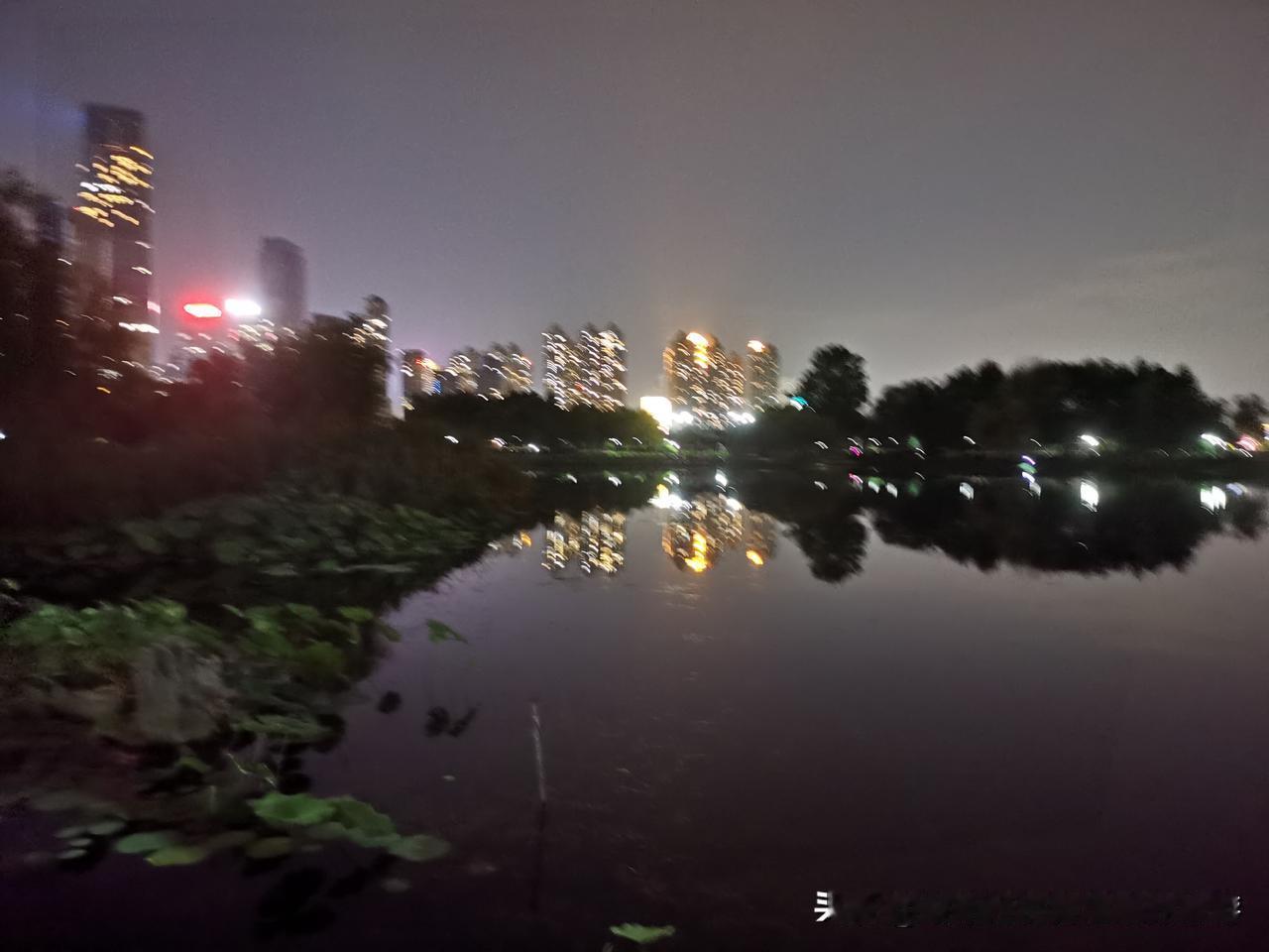 很多大企业从写字楼迁出来，就看中湖州、安吉、长兴这些地方可以大展身手，产品展示变