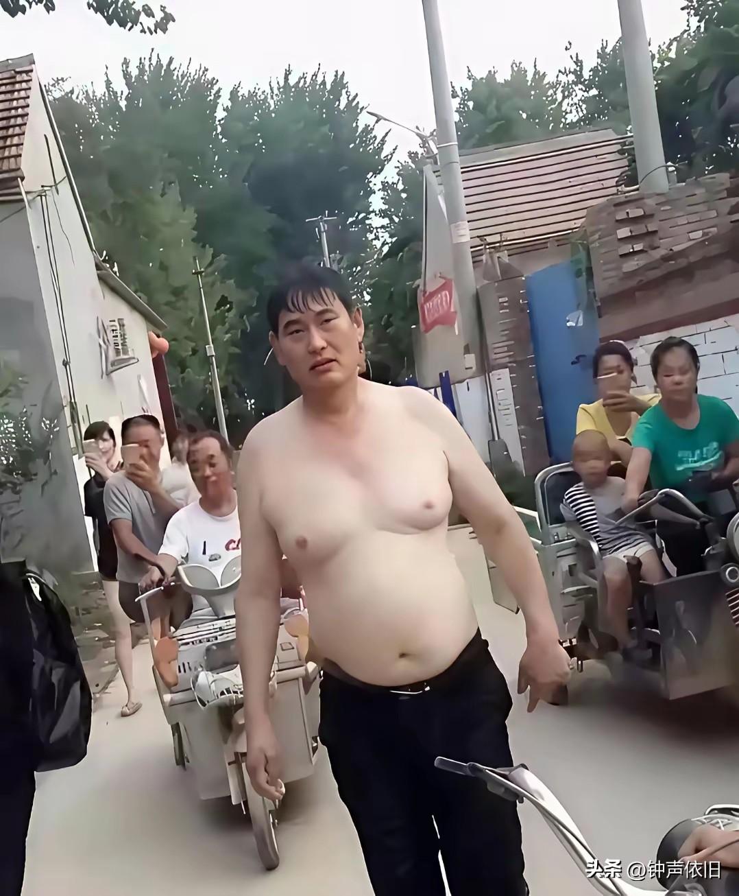 大衣哥朱之文年轻时是什么样的人大家猜测一下，朱之文身高有多少？计量单位请用米或厘