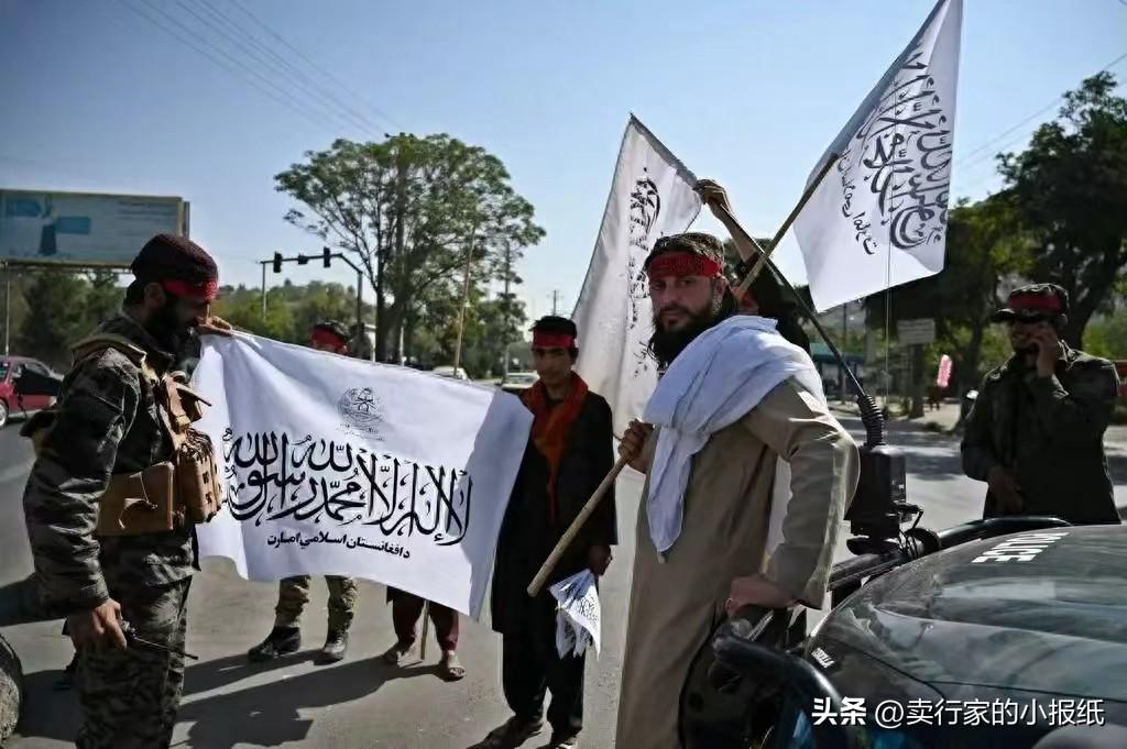 实际上现在塔利班也很难。

塔利班处境非常尴尬，权力早就在他们手里，城市和乡村到