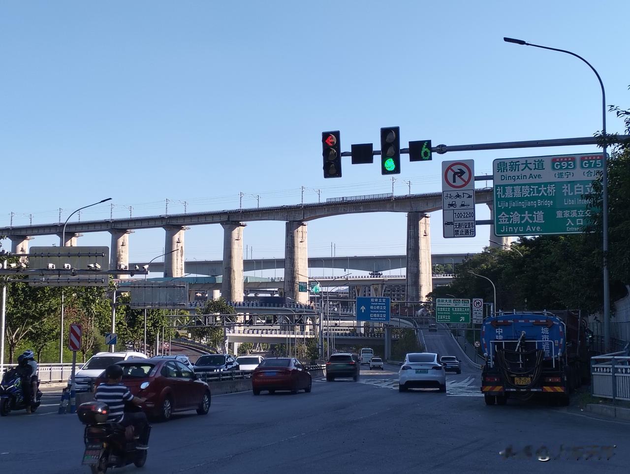 重庆同兴南路靠近童家溪立交的地方，原来属于北碚区的最南端，去年划入两江新区，位于