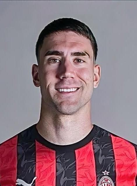 米兰的算盘打得响，但小心别砸了自己的脚！
短租31岁老将穿9号当救火队长，转头又