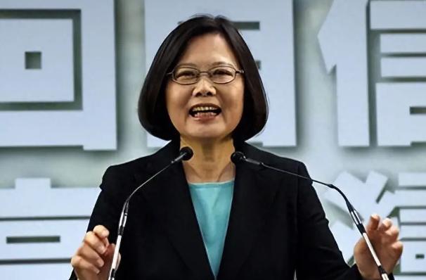 蔡英文的话反而提醒我们，收台必须速战速决，才是对全世界负责任。蔡英文接受专访时提