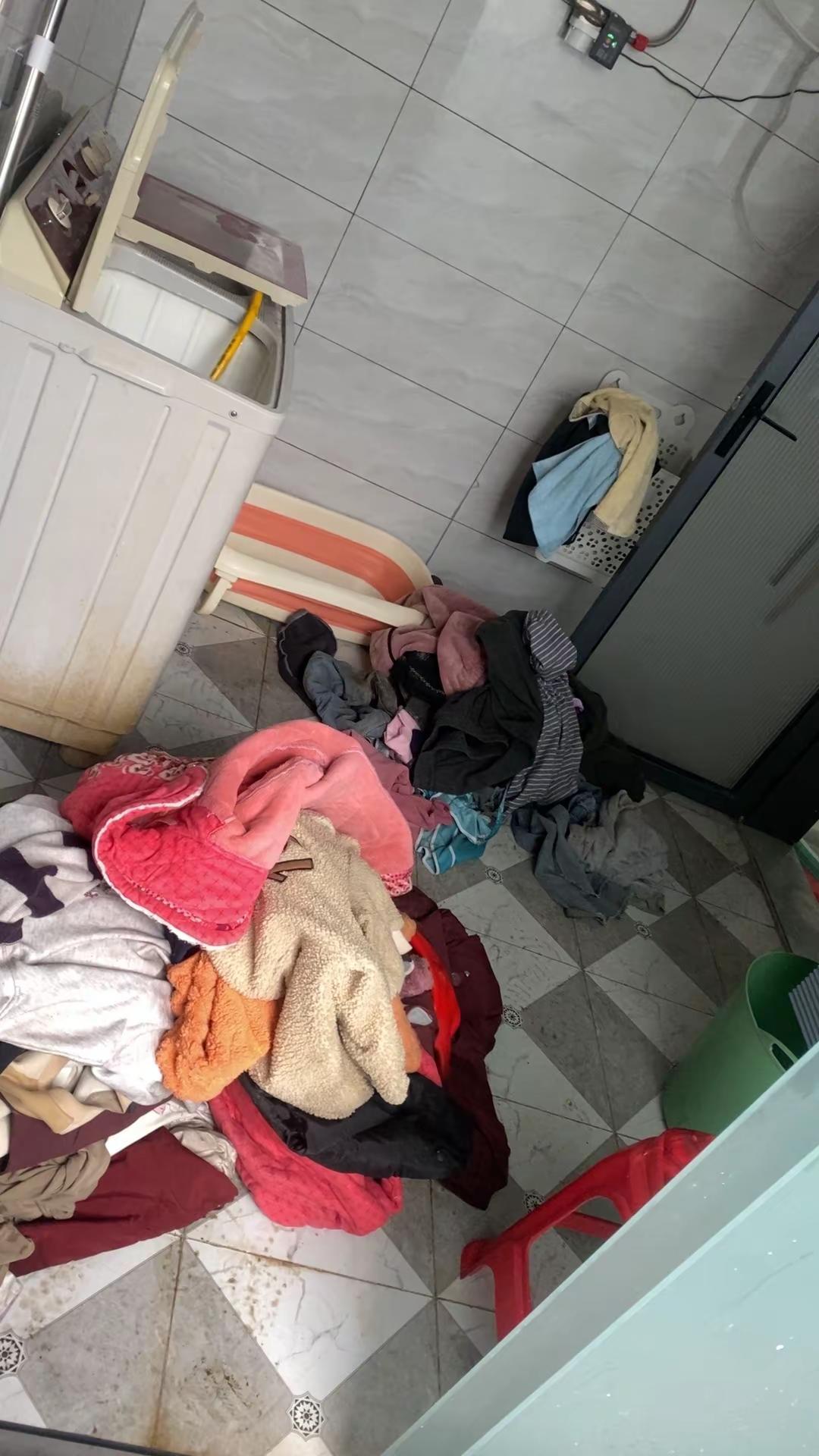 不劝人结婚就是怕你们婚后会这样😂顶起正房夫人的名头干着保姆不如的活路……姐妹们