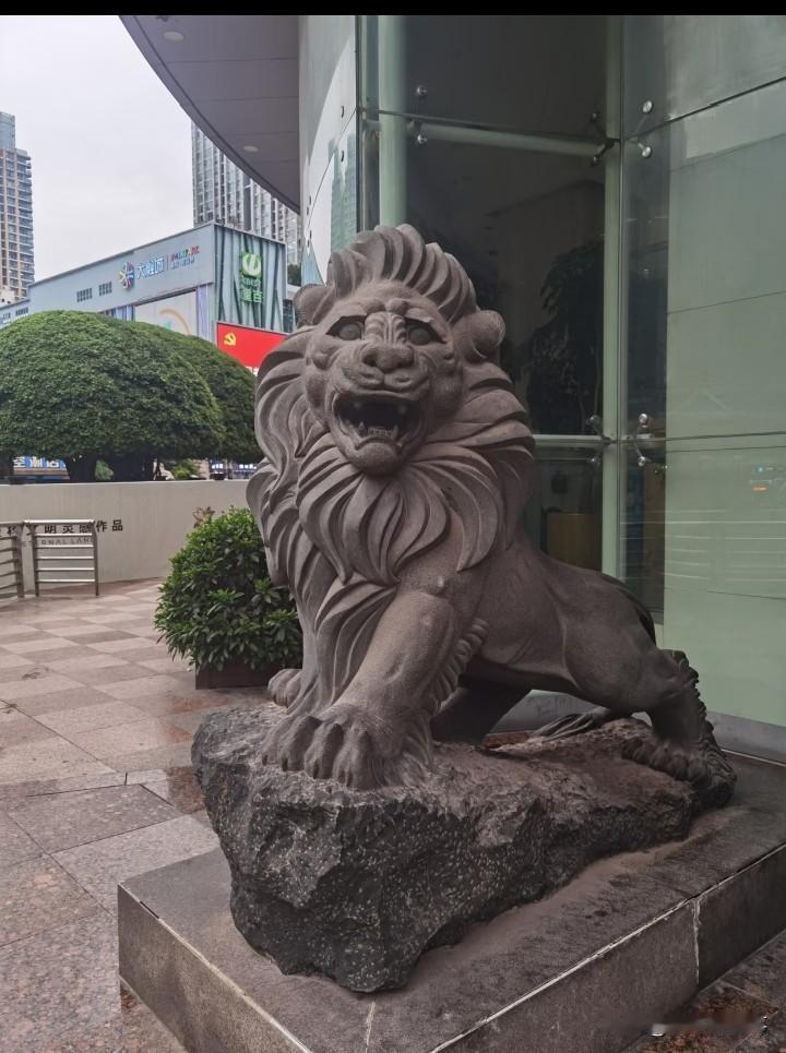 这狮子不是我们的传统狮子吧？
