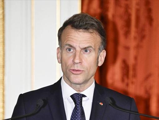 马克龙当着镜头的面，开始点名 G7 峰会的贵客，印度和韩国都是大国，必须请。巴西