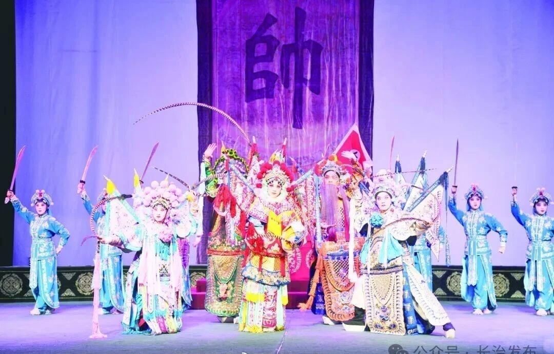 【寻“角儿”深处，薪火正长】
电视剧《主角》里，秦八娃一句“主角就是把自己架到火
