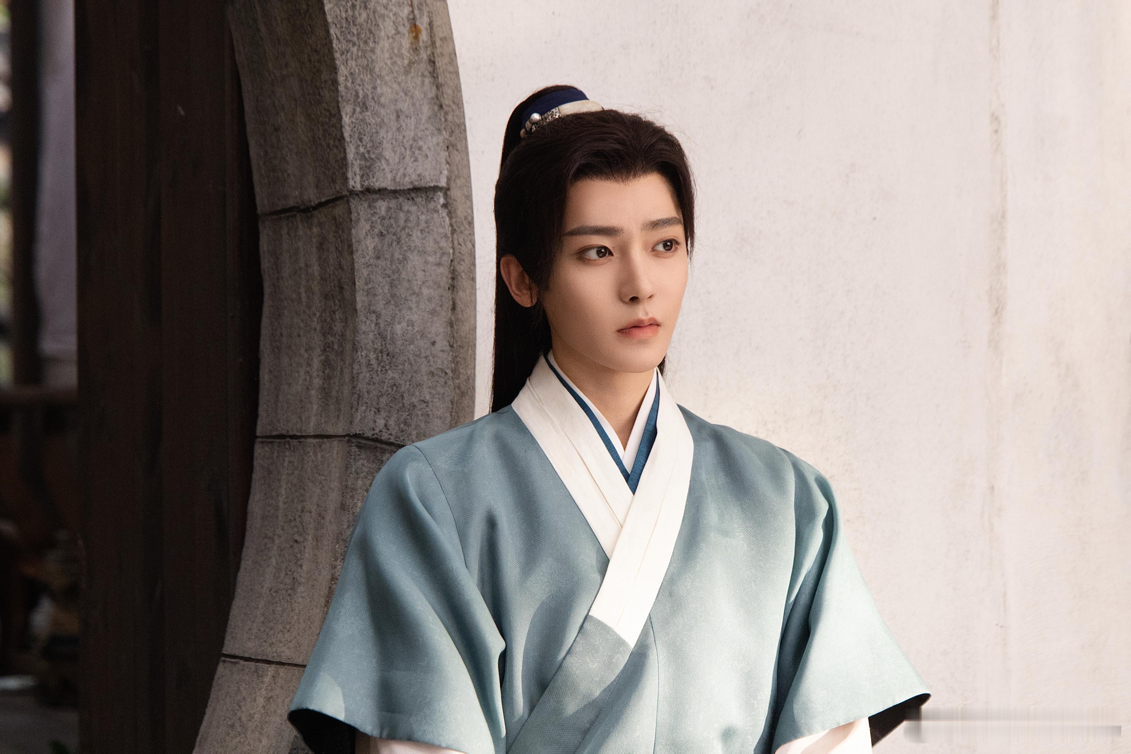 侯明昊饰演陆江来碧血蝉换头像支持侯明昊 荣家大院里的温顺子弟，查案前线的缜密高手