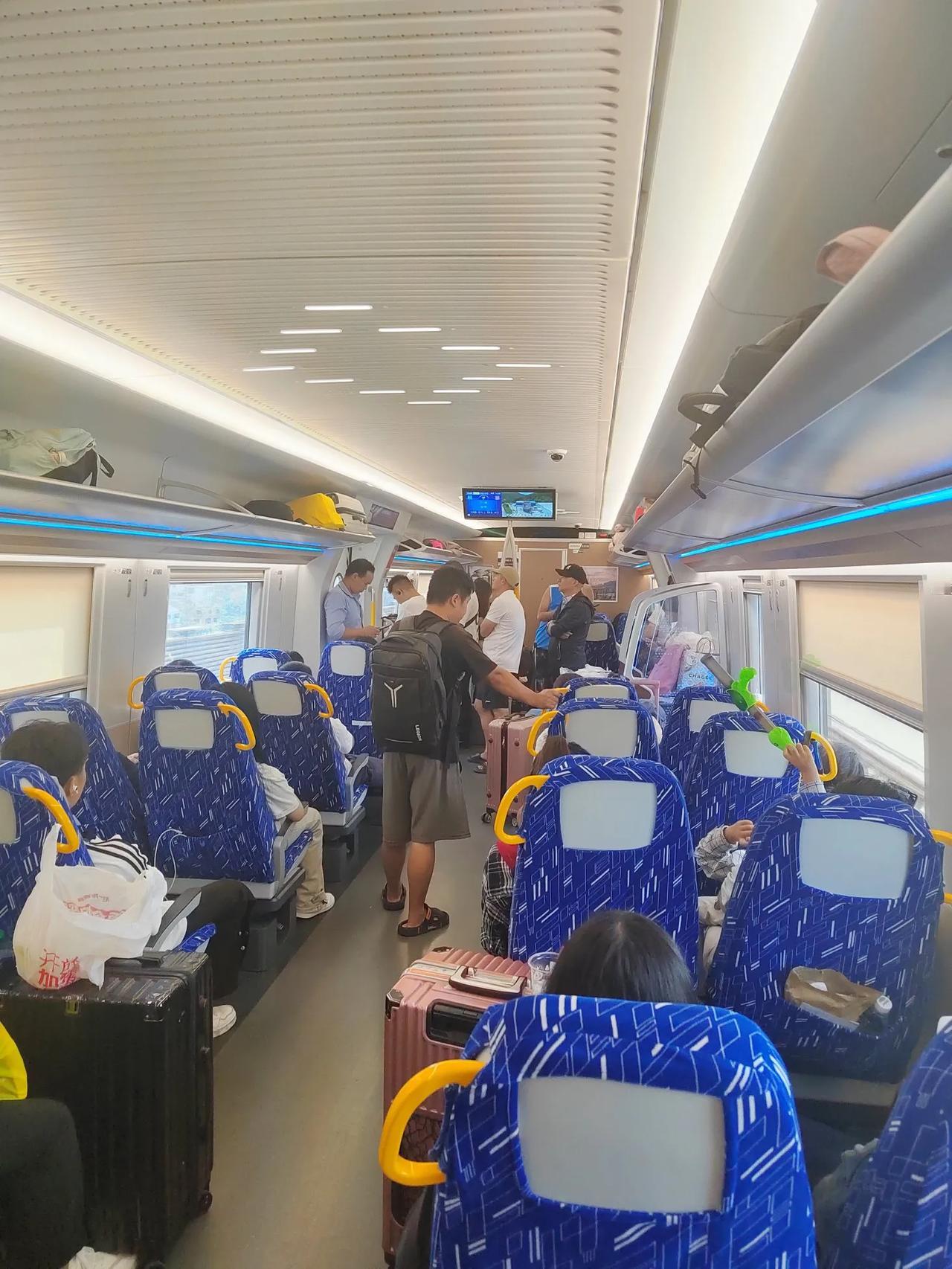 高铁的无座和二等座为什么价钱是一样的，为什么无座不能便宜点呢？今天高铁的站票站了