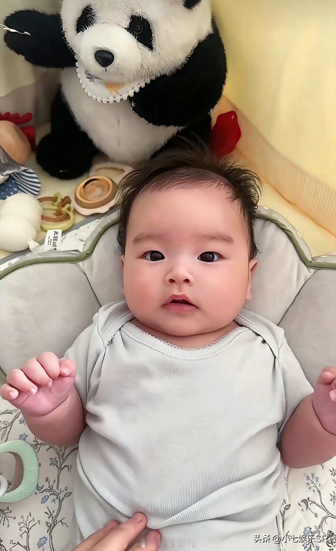 马筱梅发文称：“宝宝圆又胖，日子一定旺，让你们看看我家的大脸娃，现在才三个多月，