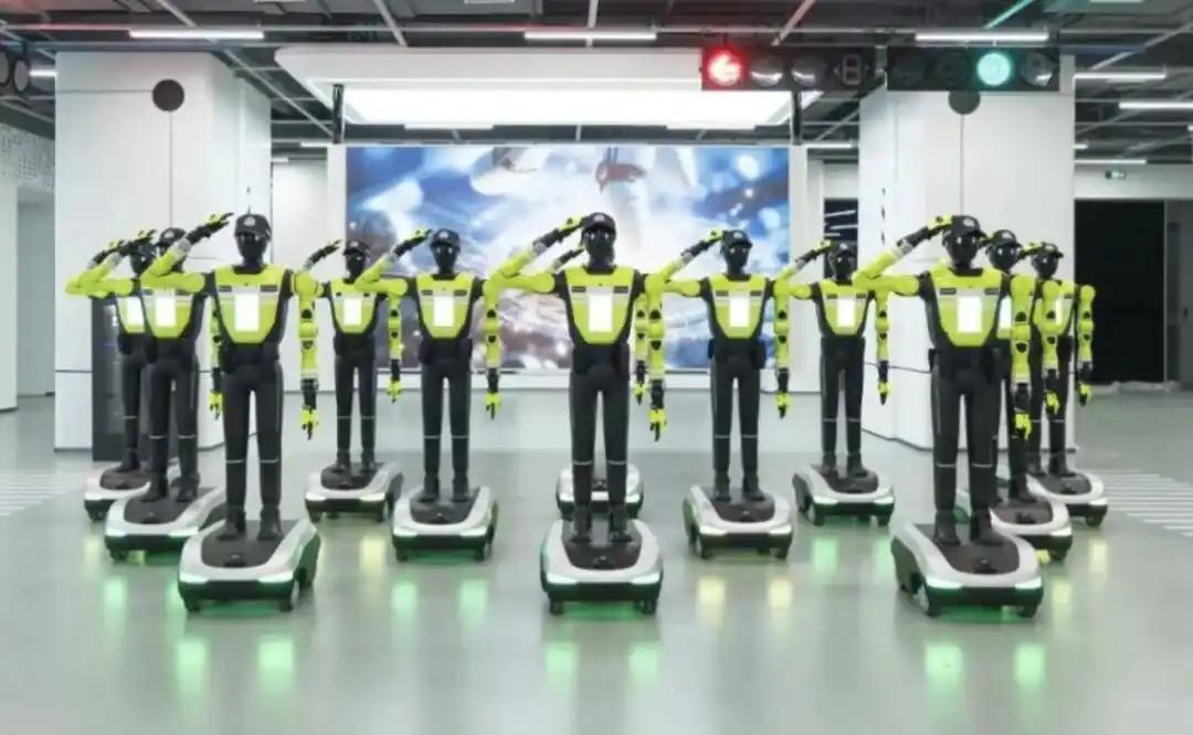 全国首支机器人交警中队上岗！杭州街头惊现“AI铁骑”🚓
“五一”假期第一天，全