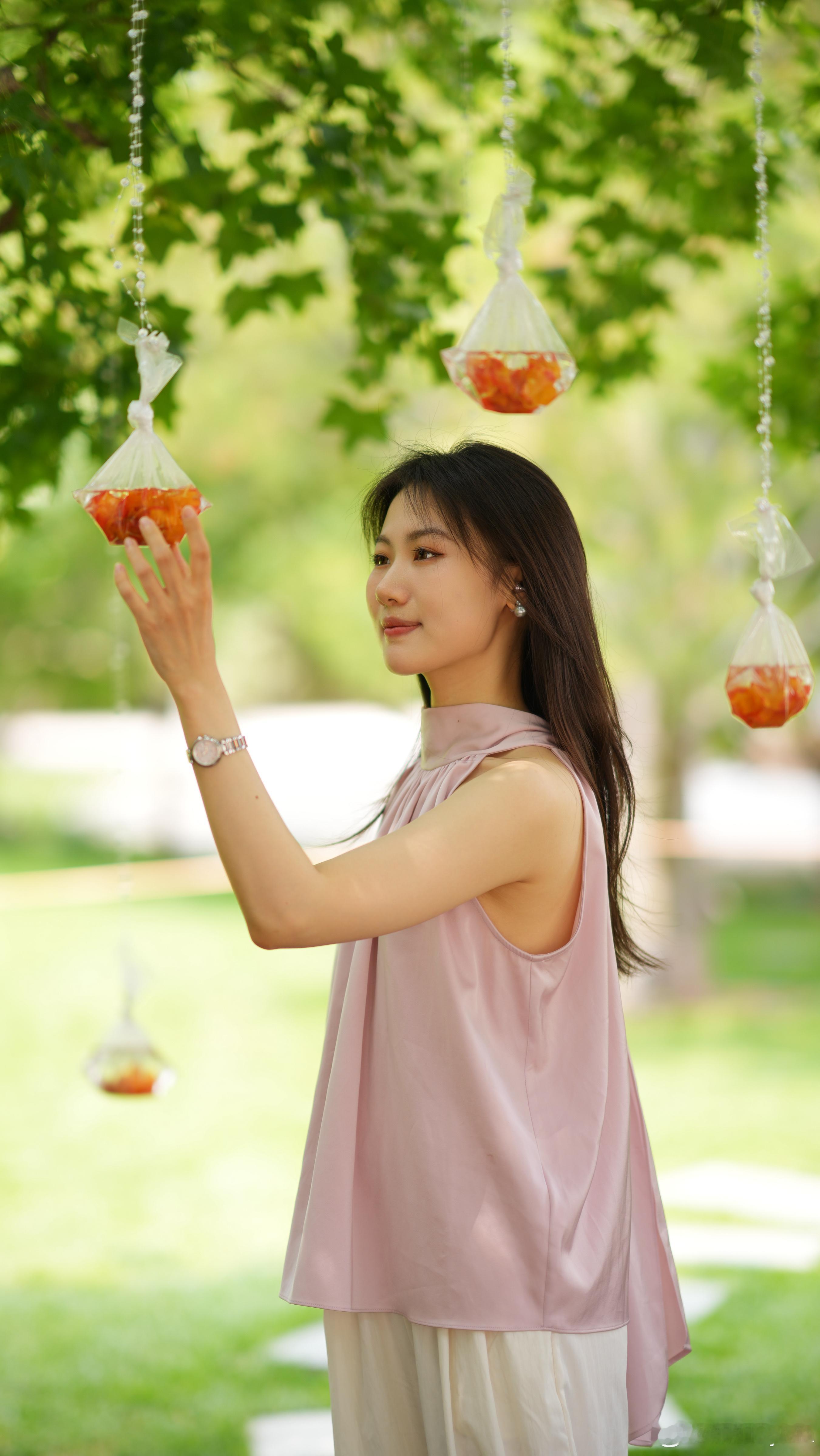“标签存在的唯一用途是来给你增加流量，而不是用来框住自己。”比如说现在大家都爱讲