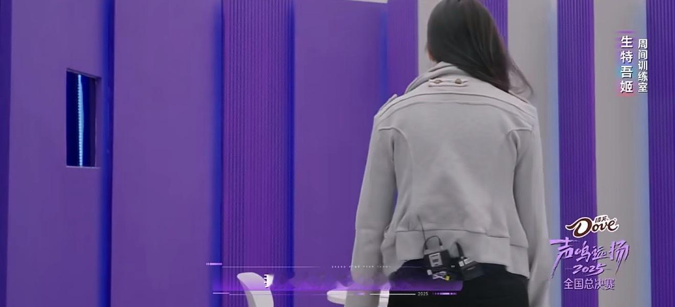 生特吾姬天赋型选手一点就通生特吾姬要唱《走钢索的人》，声乐老师指点她爵士的唱法，