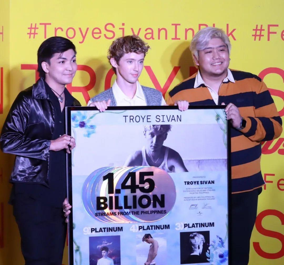 Troye Sivan 集邮亚洲人，集邮到泰国去了！最近他去了泰国曼谷出差。
想