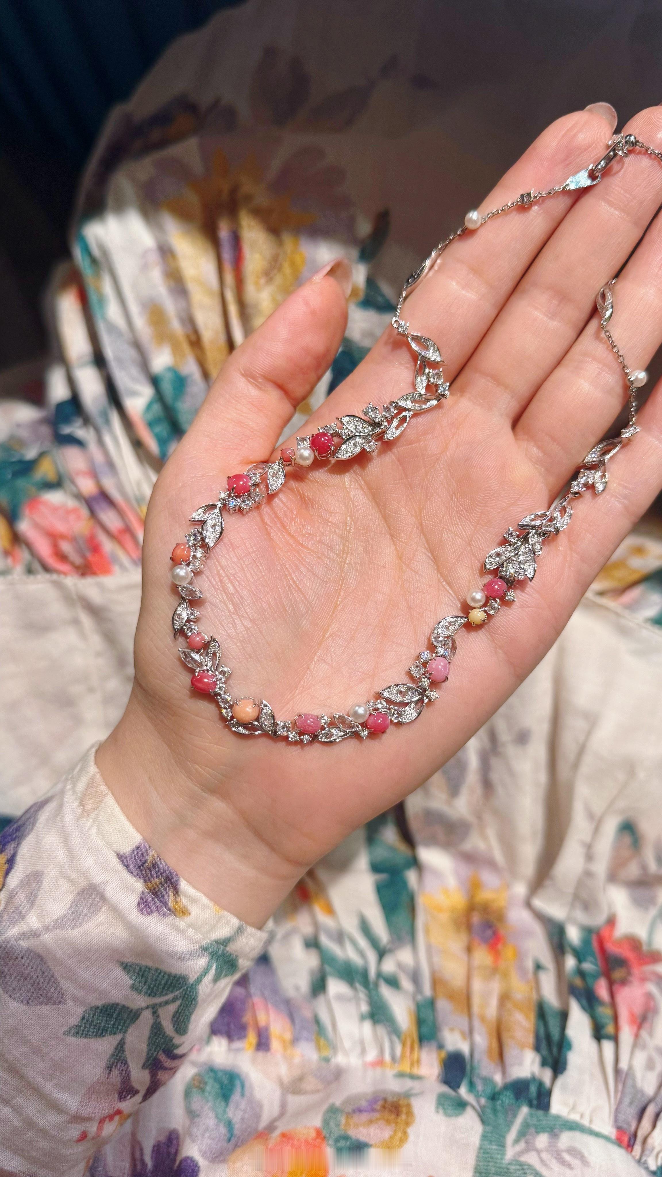 娘娘来店里撸了一堆新品，还带走了这条海螺珠套链，说是留给闺女当嫁妆，我想如果婚礼