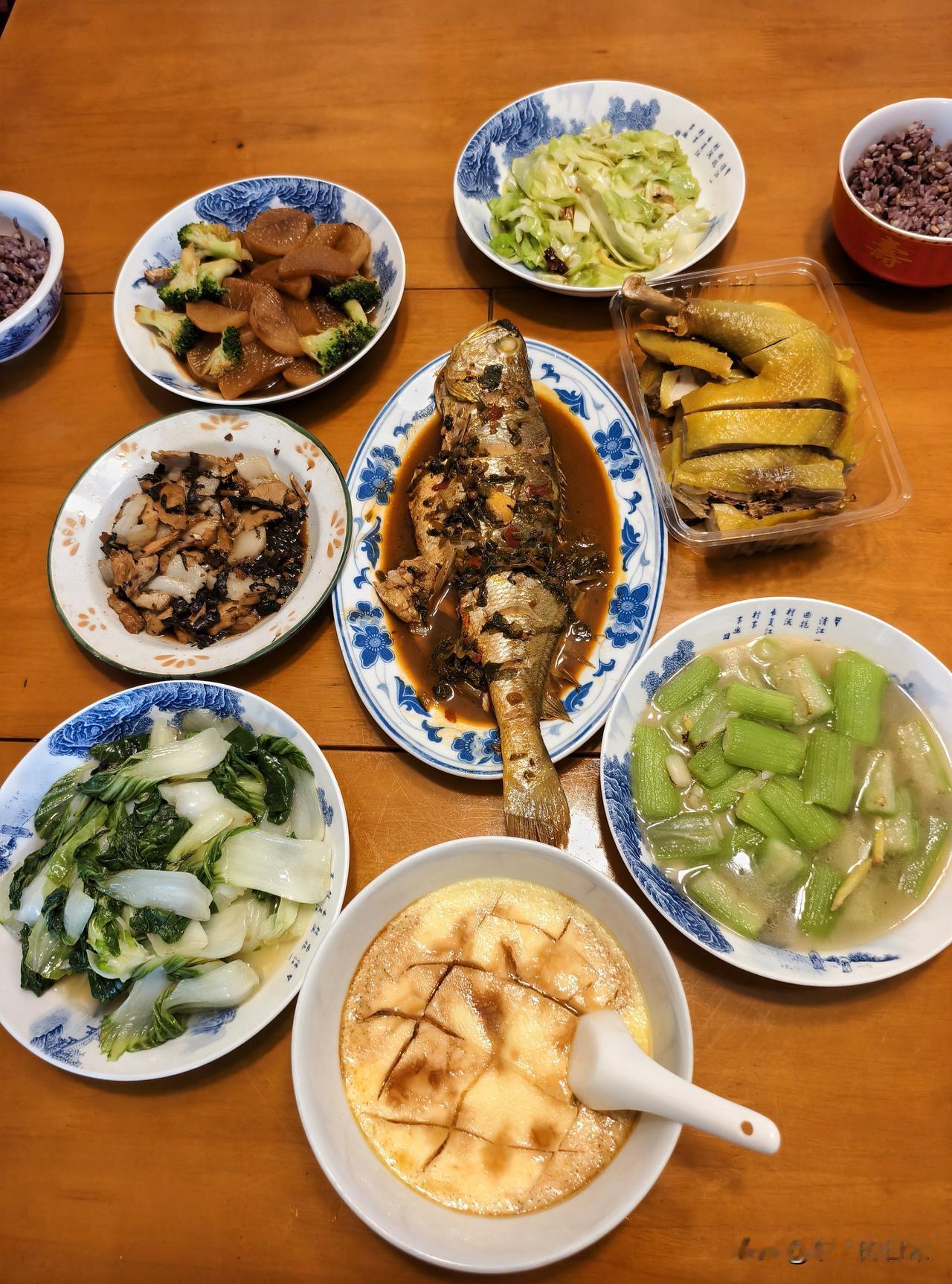 今天是5月20日，520大好的日子，去买菜的路上，碰到有好几对小青年从婚姻登记处