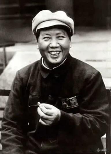 毛主席的后代，多数人不是姓毛就是姓李。姓李的，如李讷、李敏。还有毛远新，刑满释放