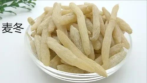 你知道吗？麦冬泡水是个养生秘诀！长期饮用，好处多到数不清。今天就来分享三个麦冬泡