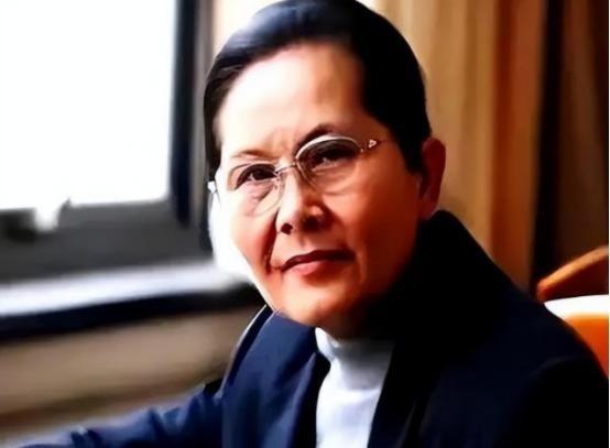 李爱珍哪怕四次申请中科院院士没成，哪怕后来突然成了美国科学院外籍院士，她嘴里念叨