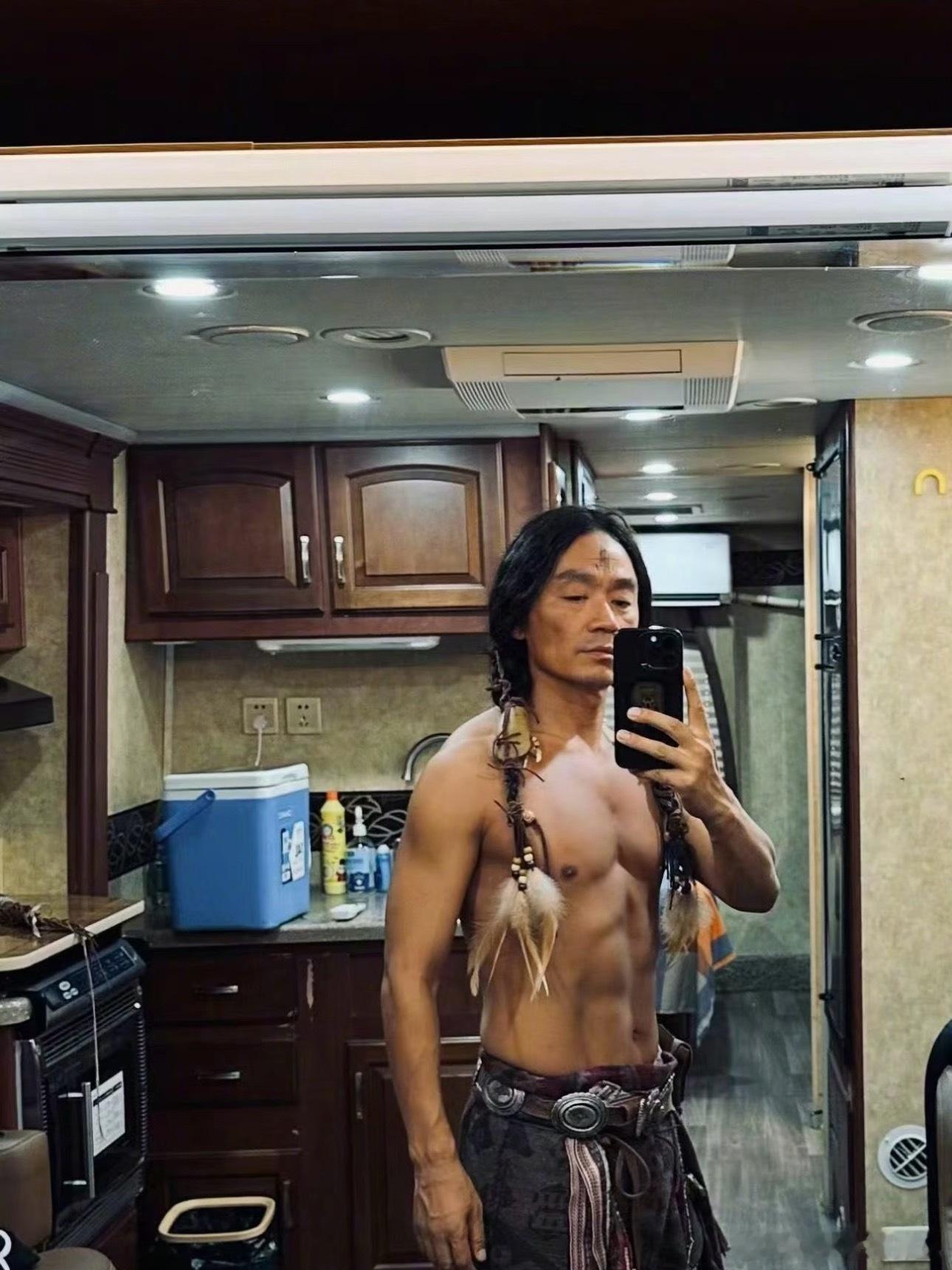 这肌肉，王宝强真自律啊！ 