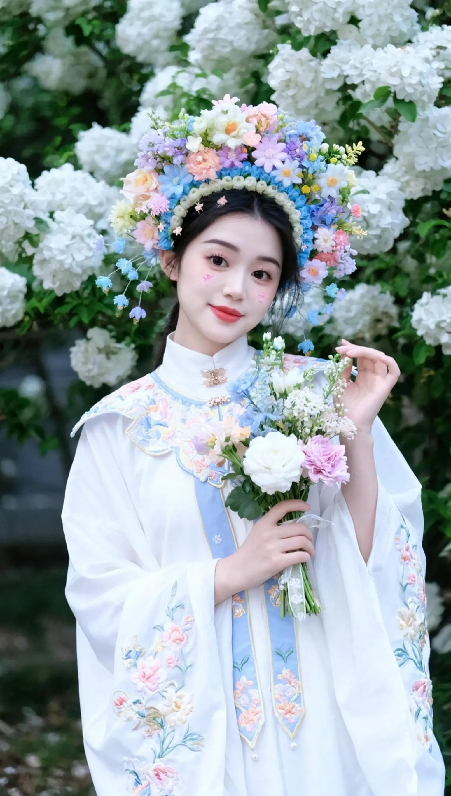 AI花饰汉服照 ai创作 玩法合伙人计划 情绪音乐玩法新风向