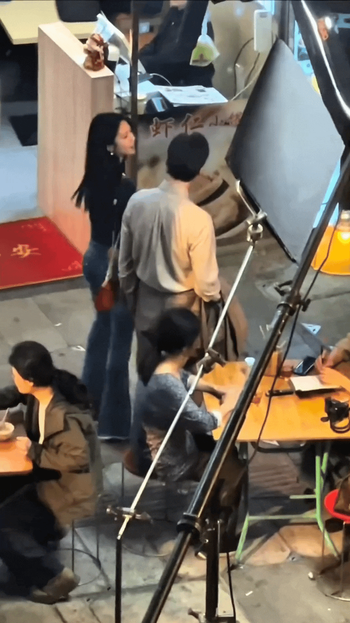 向涵之这双腿太适合穿这种牛仔裤了！