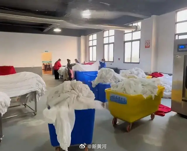 #员工称每天工作19小时若辞职就扣钱#【洗涤公司要求员工每天工作19小时，离职扣