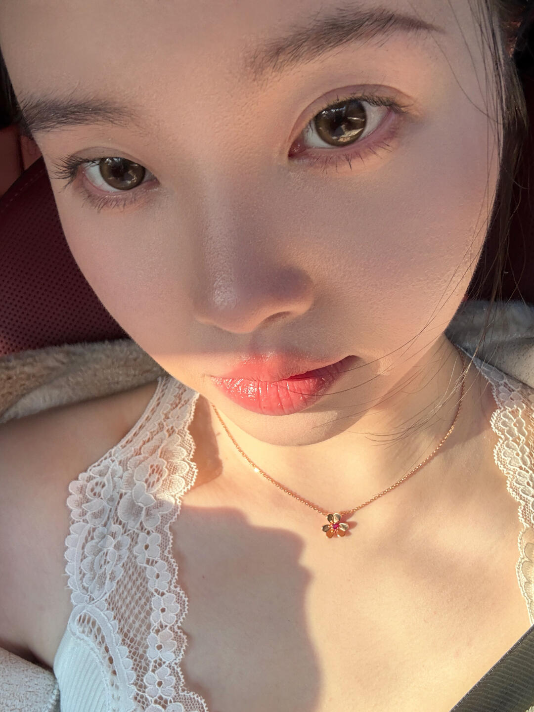 阳光下淡淡的金色