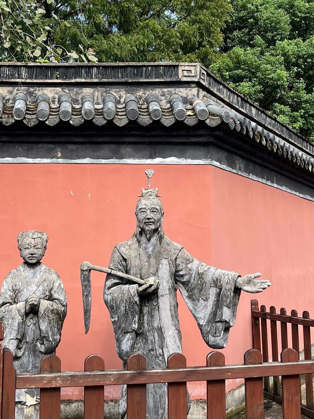 以前来神仙挥挥手：下次再来这次来神仙：快快快打包快点走。 贵溪·龙虎山-正一观