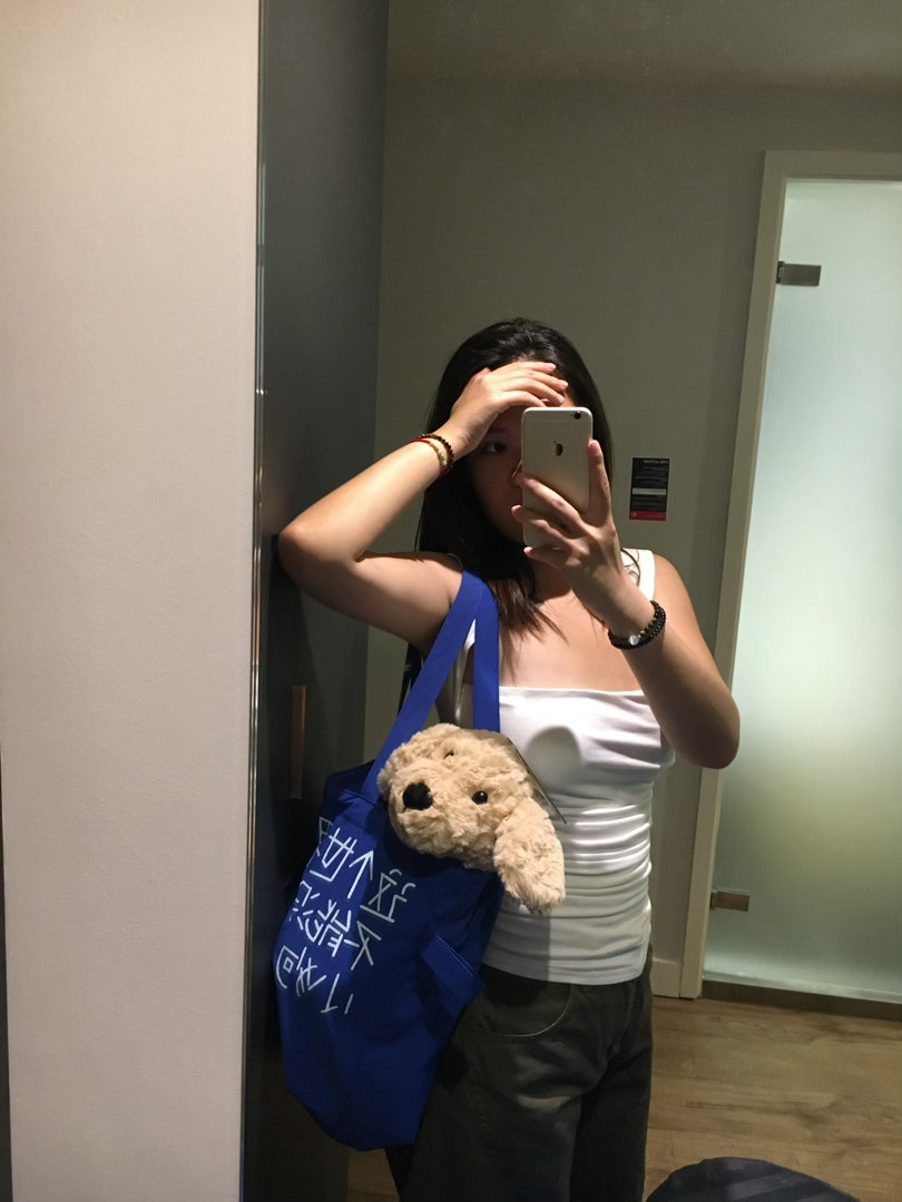 背这个袋子出门刚好买了一只小狗🐕 