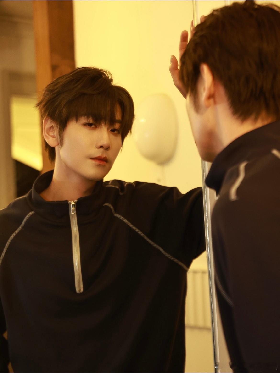 崔雨鑫在三亚续写炽热 羡慕哭三亚的朋友了，崔雨鑫空降三亚，看到他的盆友们也太幸福