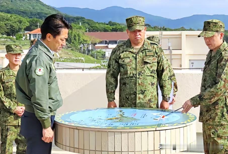 日美一通电话“磋商”后，小泉进次郎仍旧按步就班的推动自卫队在邻近台湾的西南诸岛“