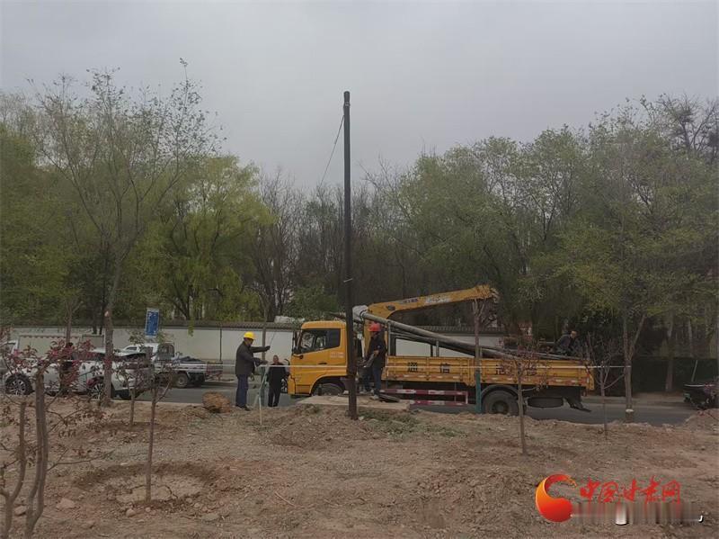 为守护市民出行安全、提升城市环境质量，兰州市城管委印发工作通知，全面开展废弃线杆