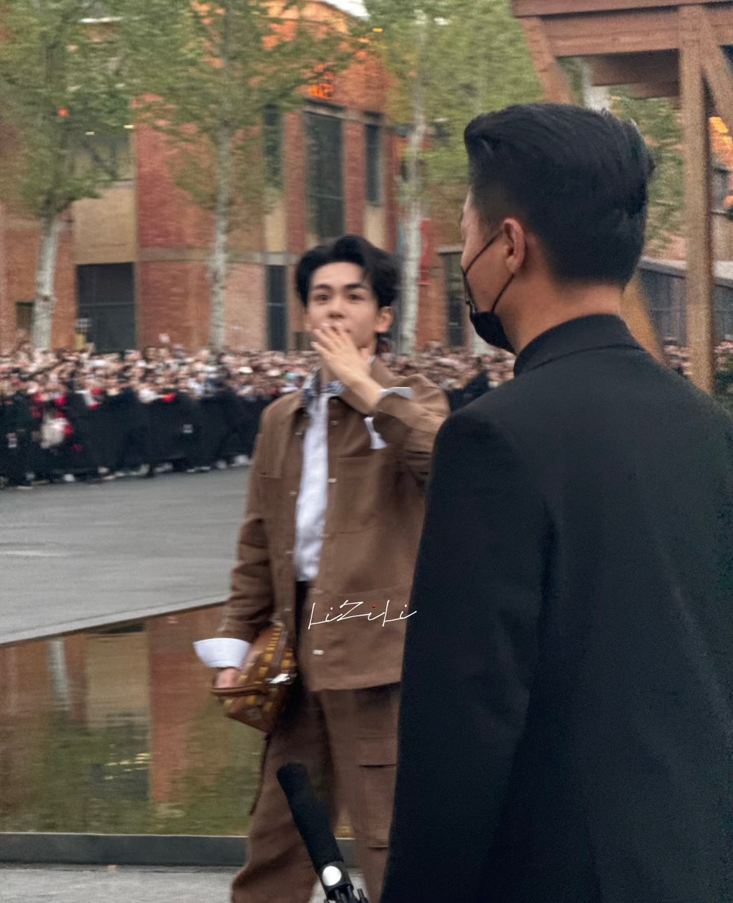 曾舜晞曾舜晞线下好伟大的脸曾舜晞红气养人线下真的被曾舜晞狠狠惊艳！完全是温柔有礼