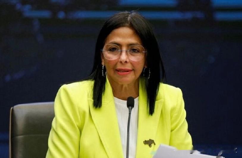 特朗普在杂志采访中警告委内瑞拉副总统德尔西 · 罗德里格斯。

路透华盛顿1月4