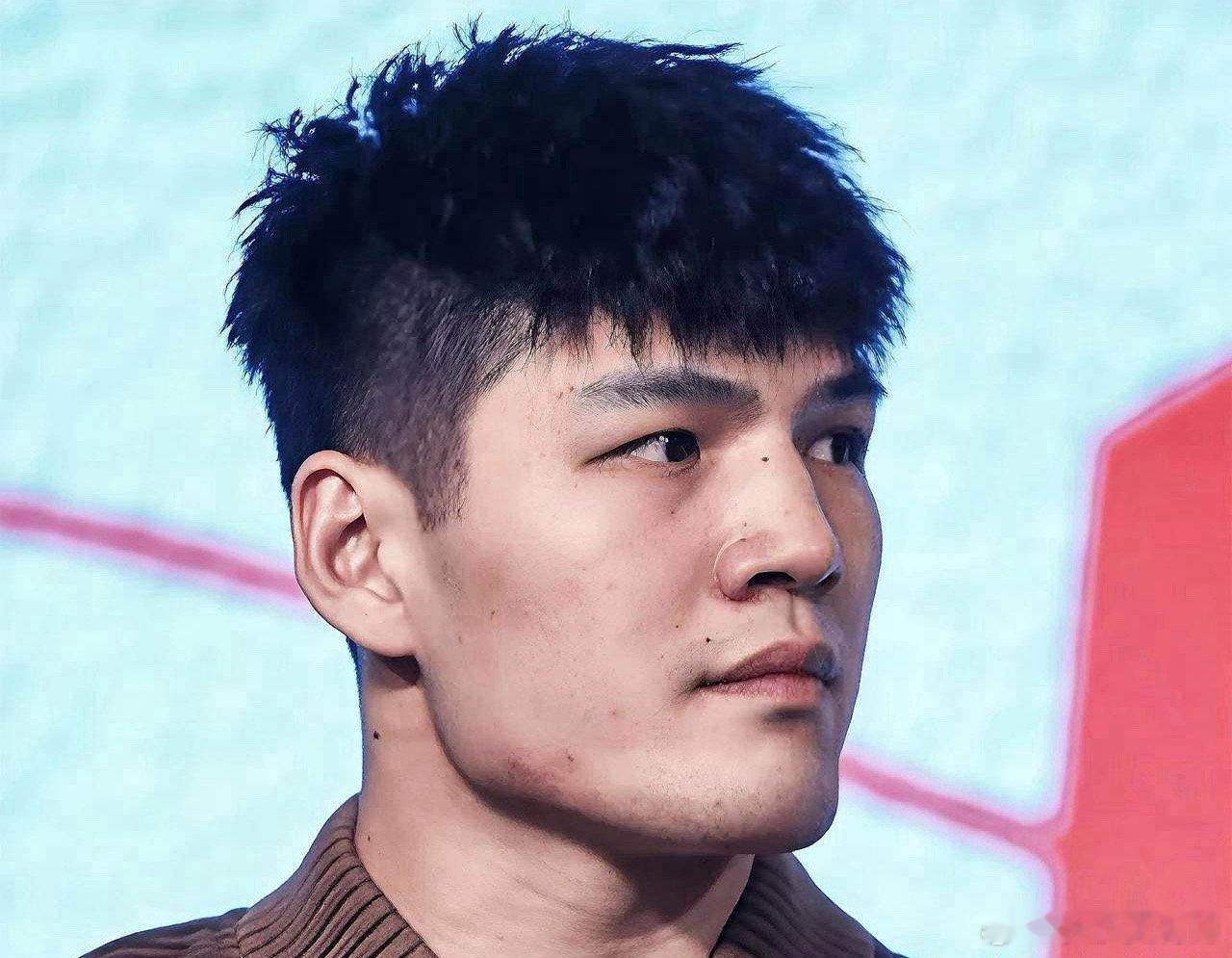 广州男篮新星陈国豪真是难堪大用啊！在今日CBA俱乐部杯，辽宁对阵广州的比赛中，陈