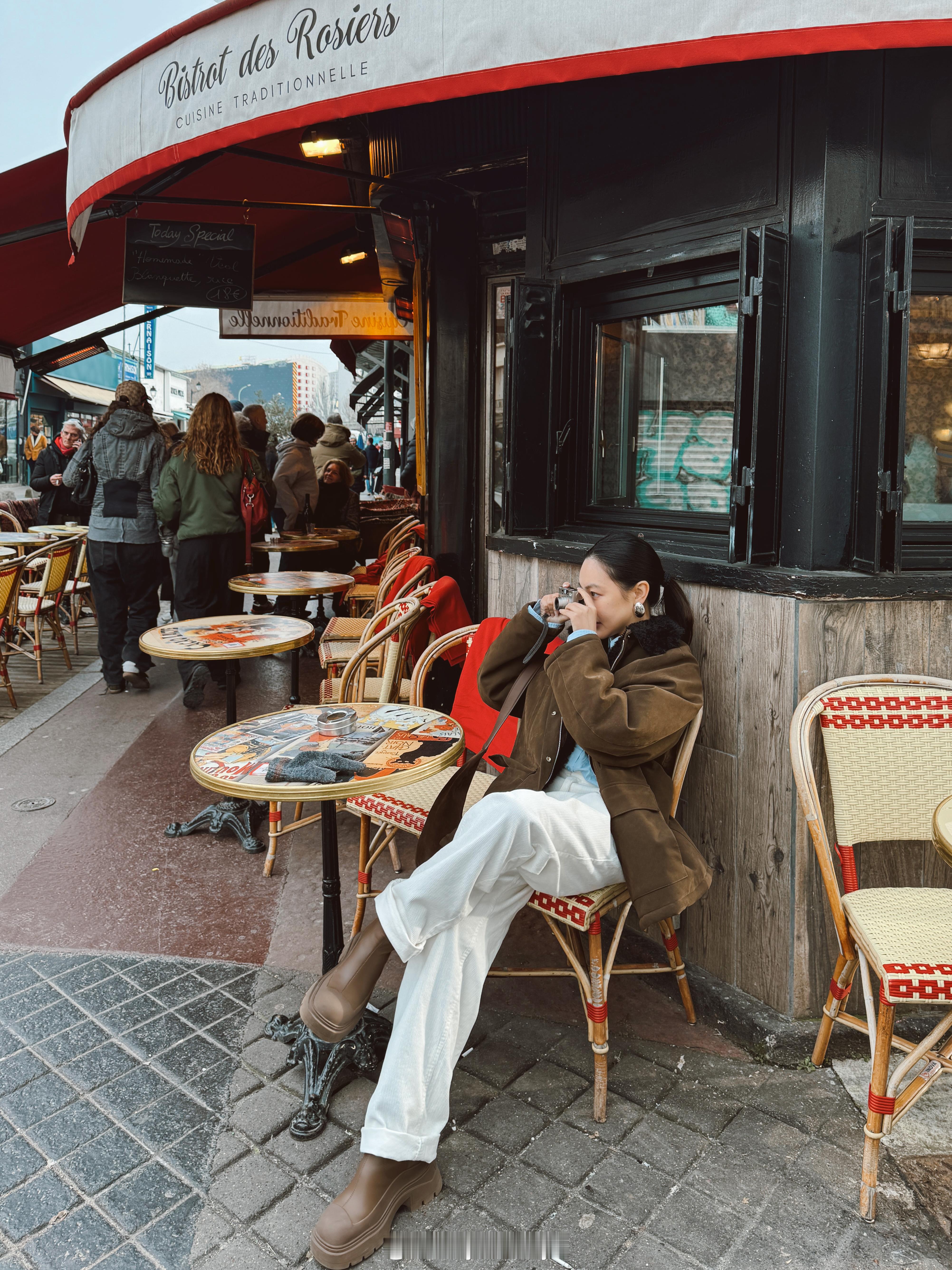 手机里的巴黎*Saint Ouen Flea Market这里真的很大很大，由好