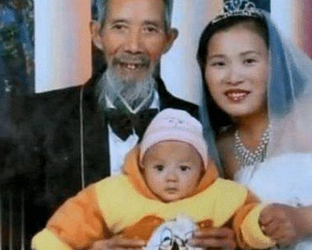 2013年，湖南，23岁的姑娘张凤，嫁给了68岁的老汉文长林，在当地传为佳话。
